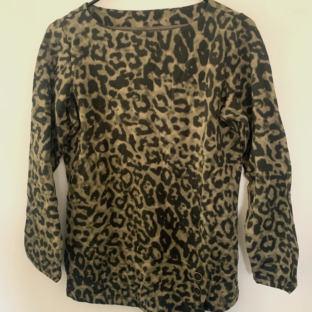 NEVER WORN!!! Susan Graver, Green Leopard Top, Size XXS